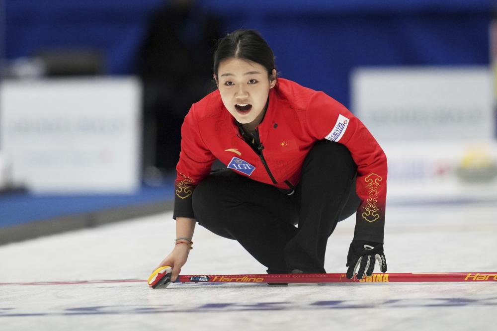 安阳市残联看望慰问全国残特奥会铁人三项获奖运动员胡旭静